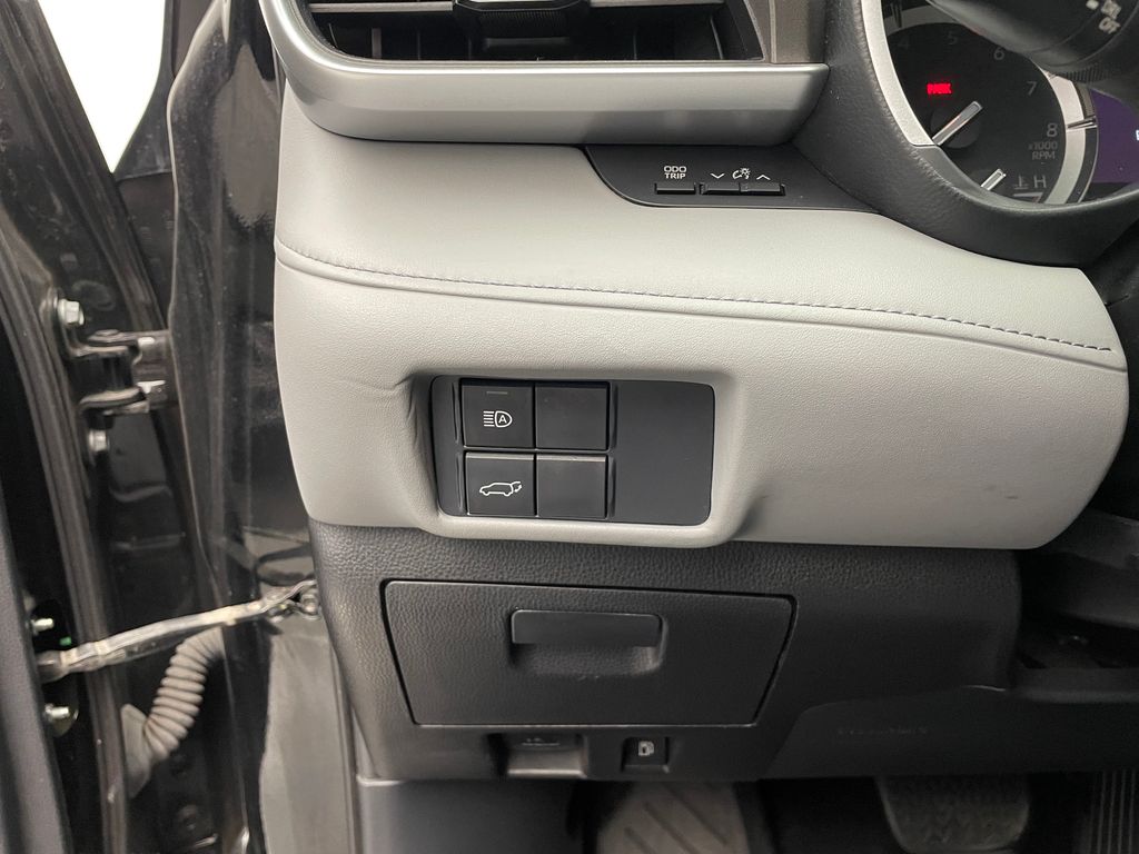 Thumbnail: 2021 Toyota Highlander - 20