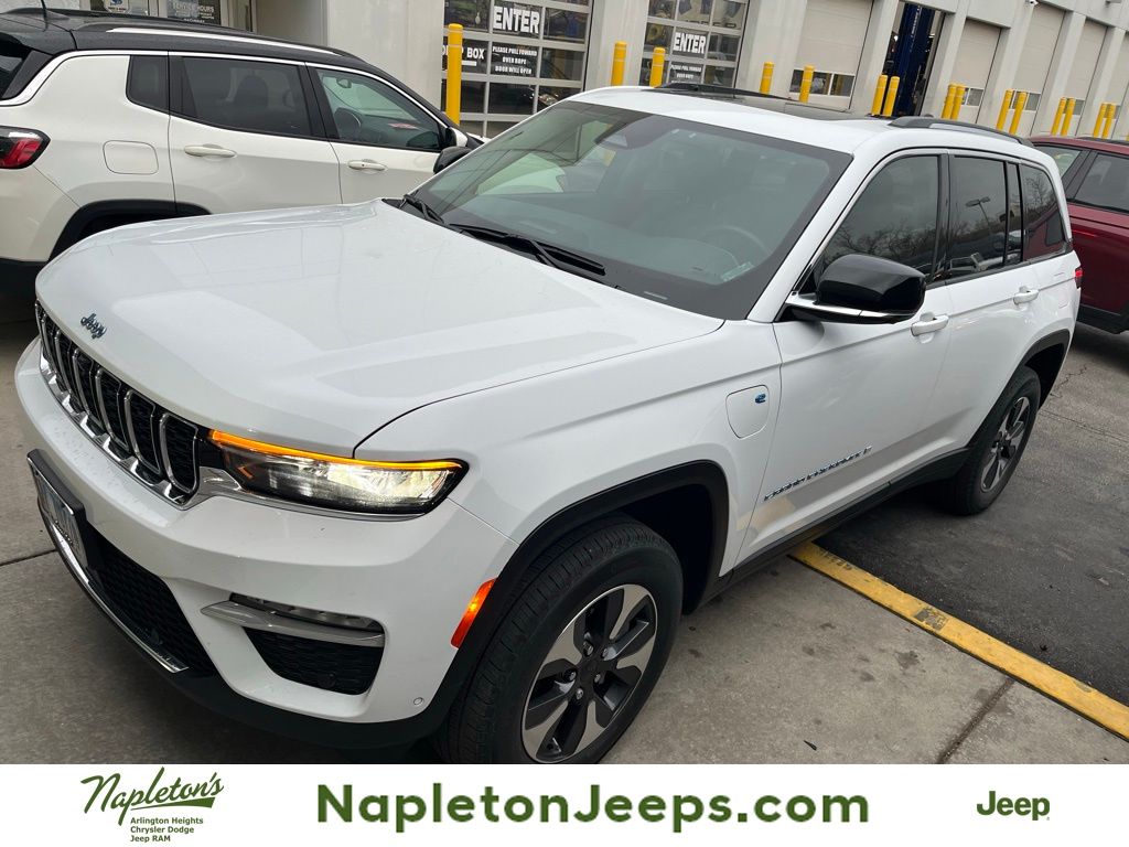 Bright White Clearcoat 2022 Jeep Grand Cherokee 4xe 4WD SUV / Crossover Four-Wheel Drive 8-Speed Automatic