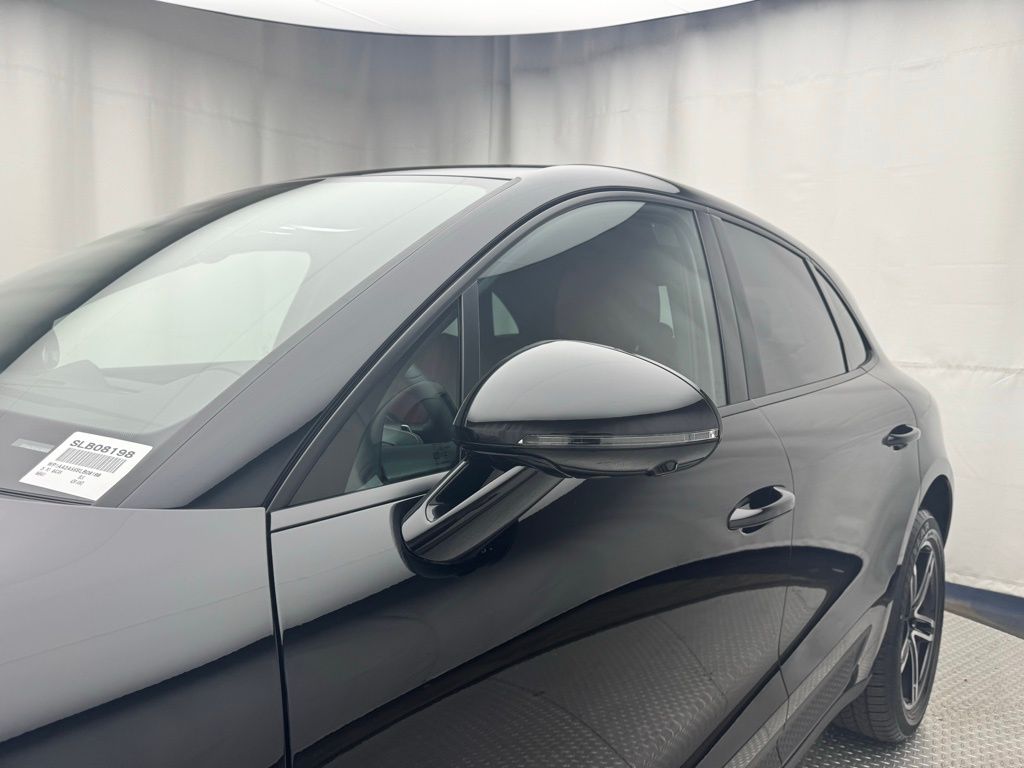 Thumbnail: 2025 Porsche Macan - 9