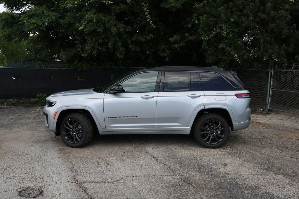 New 2026 Silver Jeep Limited Reserve image 2