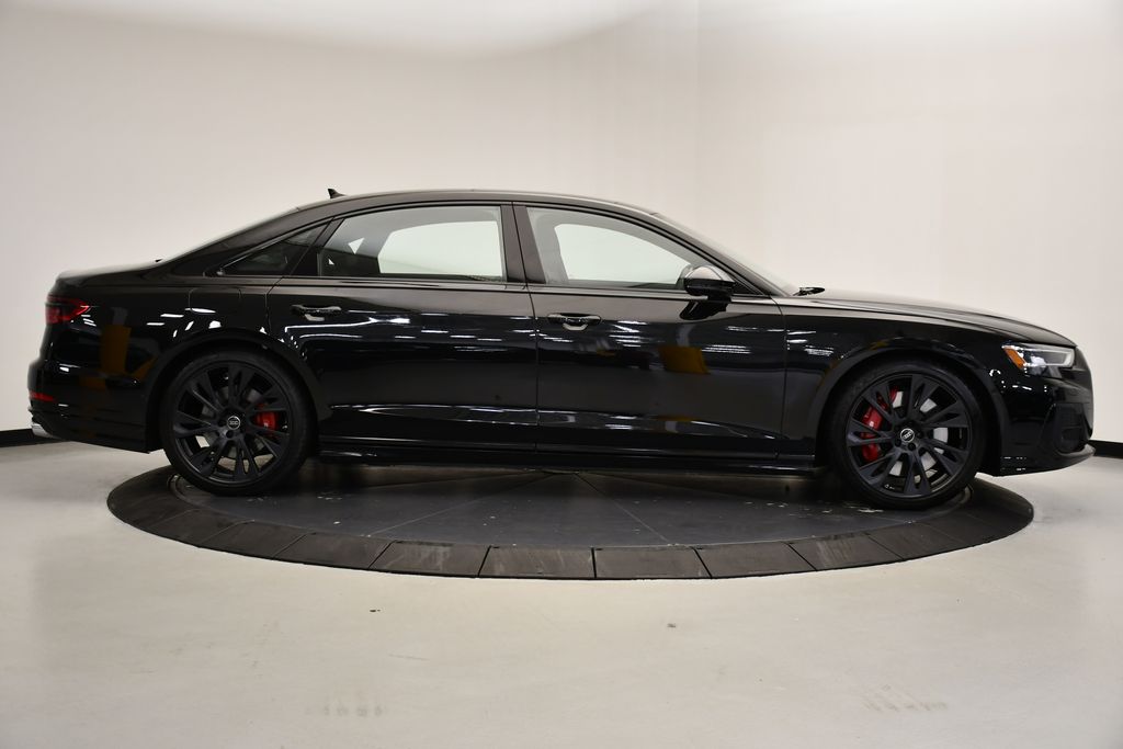 Thumbnail: 2025 Audi S8 - 6