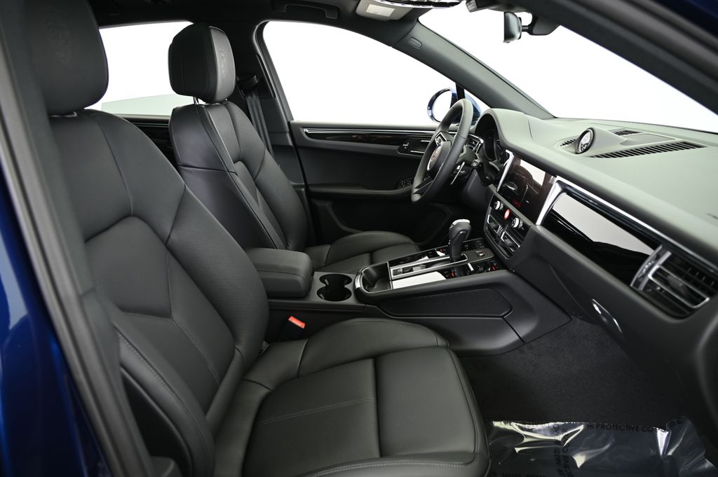 Thumbnail: 2025 Porsche Macan - 23