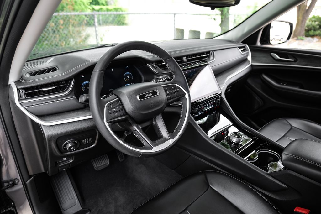 used 2023 Jeep Grand Cherokee car, priced at $31,400