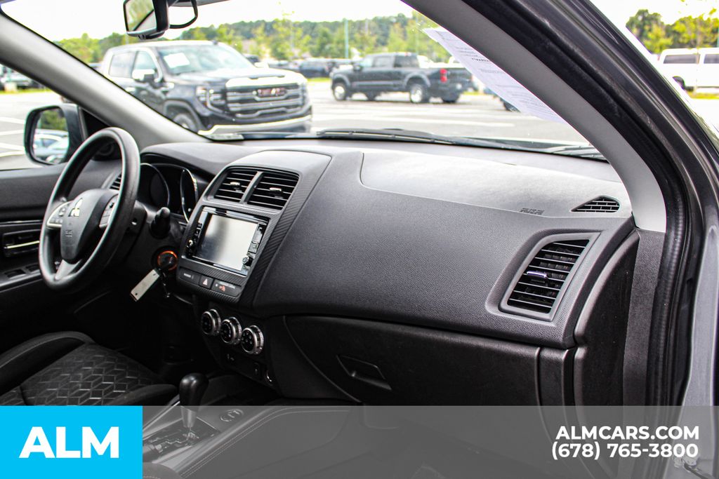 Used 2024 Gray Mitsubishi 2.0 ES image 22