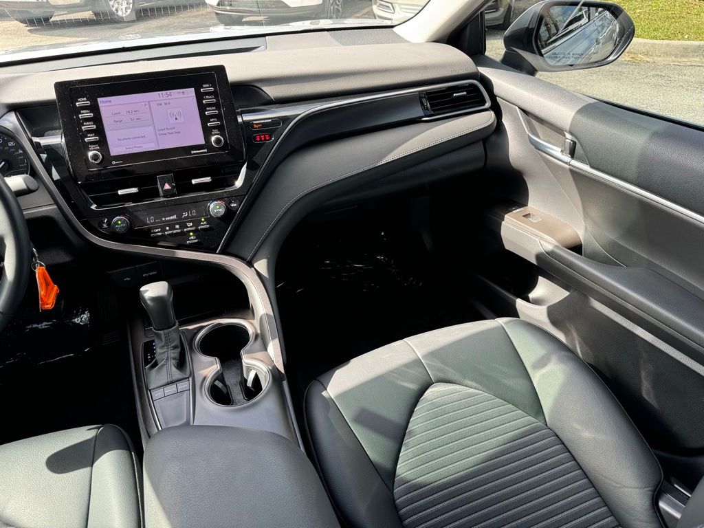 2023 Toyota Camry SE 23