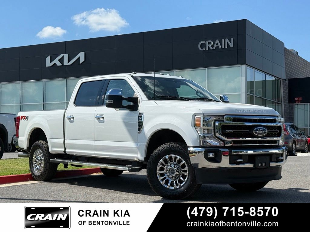 White Metallic 2022 Ford F-250 Super Duty Pickup Truck Four-Wheel Drive 6-Speed Automatic
