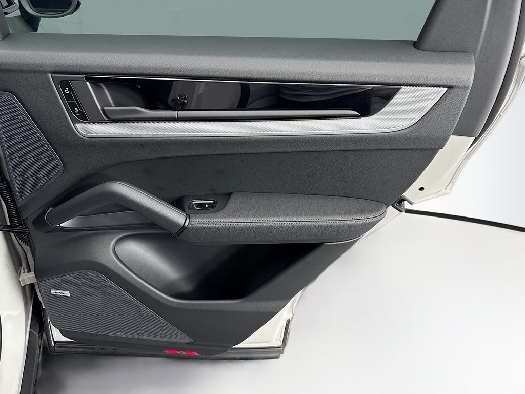 Thumbnail: 2026 Porsche Cayenne - 28