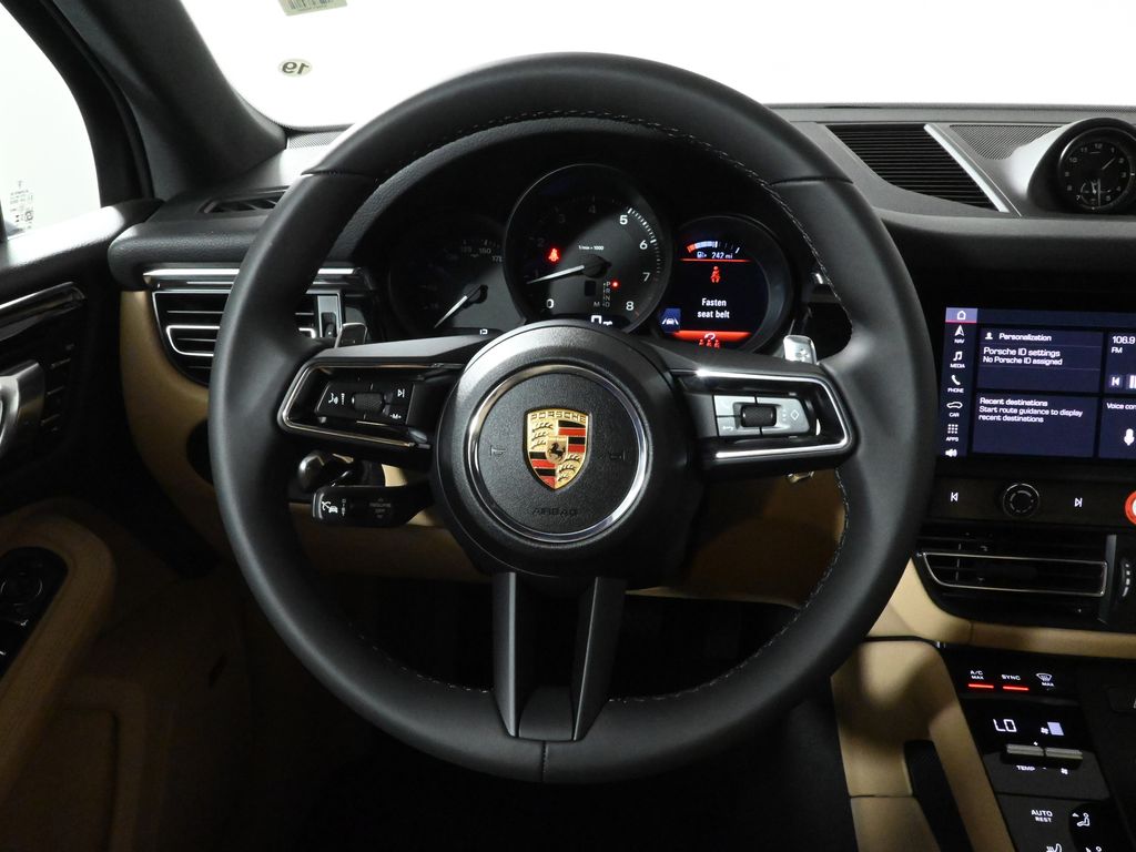 Thumbnail: 2025 Porsche Macan - 19