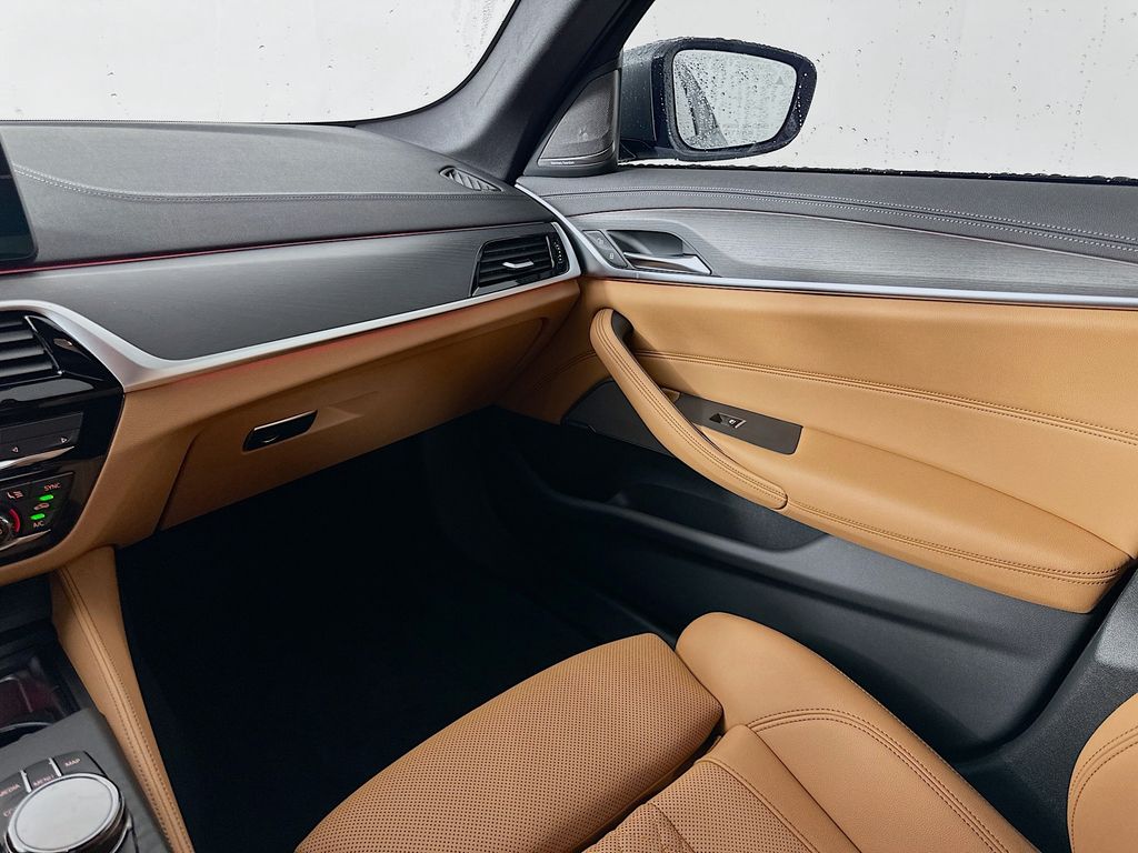 Thumbnail: 2023 BMW 5 Series - 24