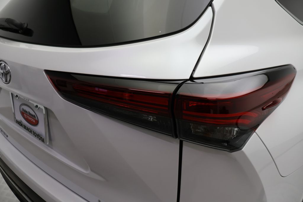 Thumbnail: 2024 Toyota Highlander - 9