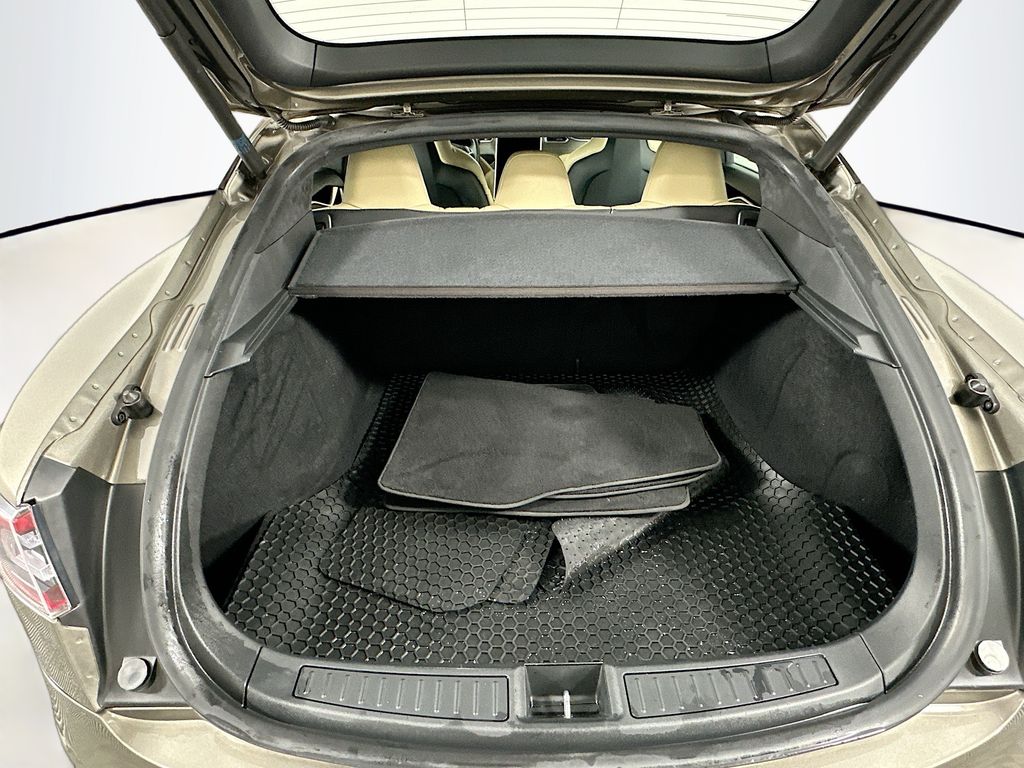 2015 Tesla Model S  24