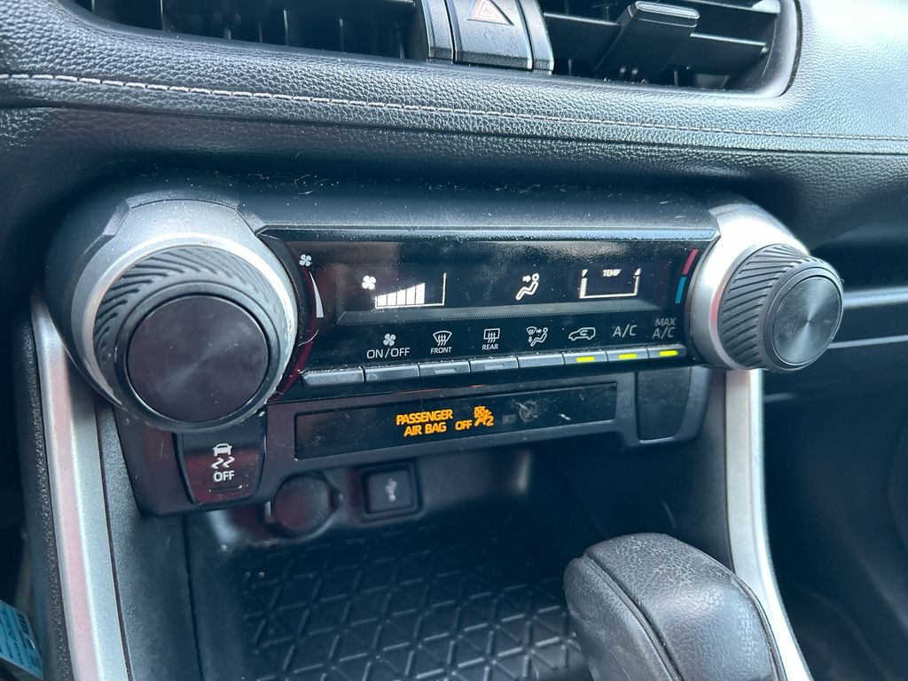 Thumbnail: 2021 Toyota RAV4 - 23