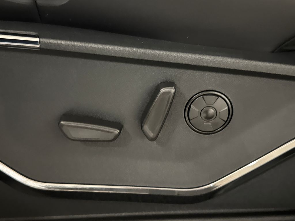 New 2026 White Ford Platinum image 27