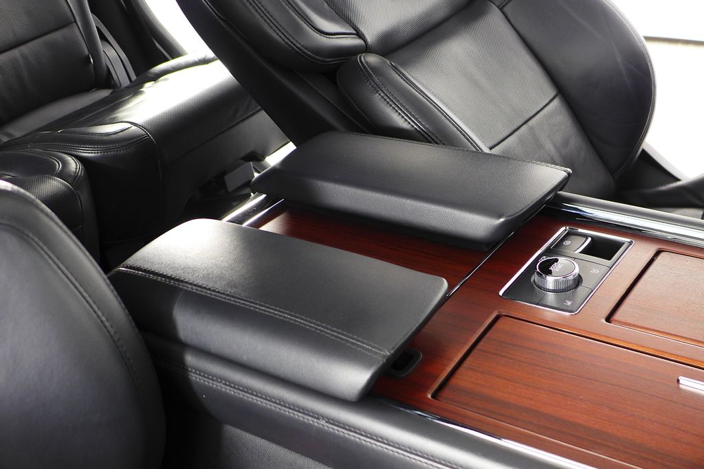 Thumbnail: 2023 Lincoln Navigator - 16