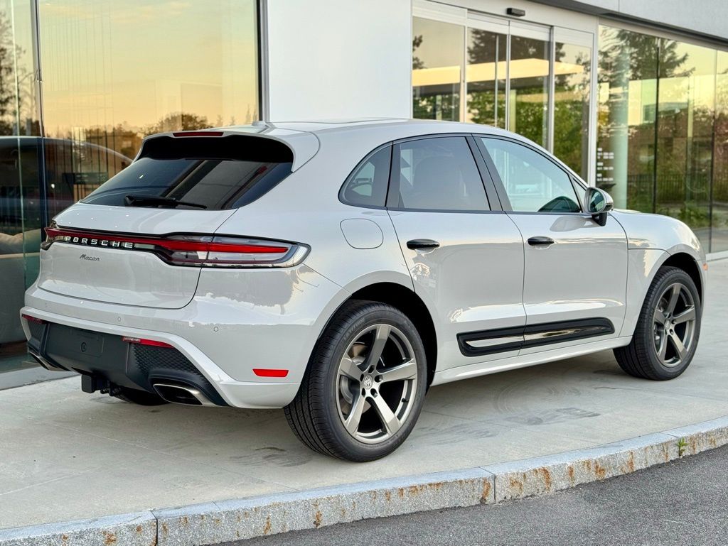 Used 2026  Porsche  image 40