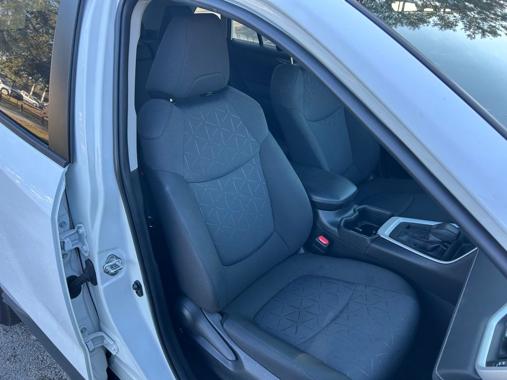 Thumbnail: 2022 Toyota RAV4 - 15