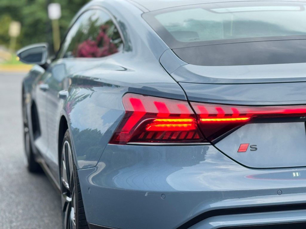 Thumbnail: 2025 Audi e-tron GT - 25
