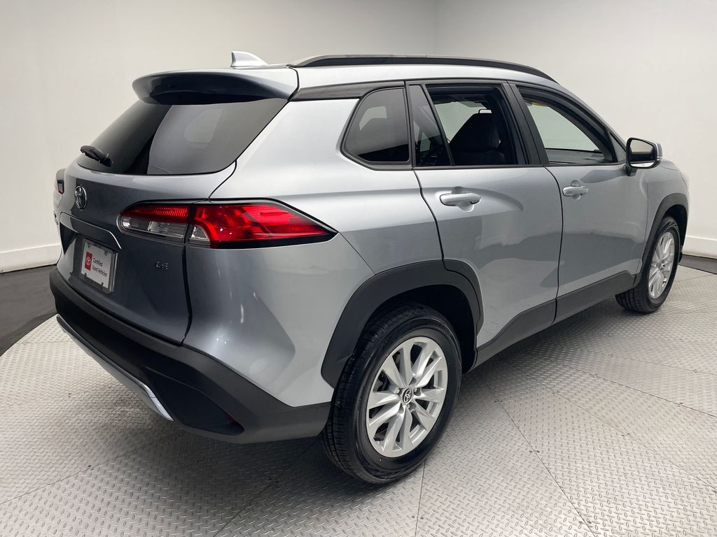 2022 Toyota Corolla Cross LE 5