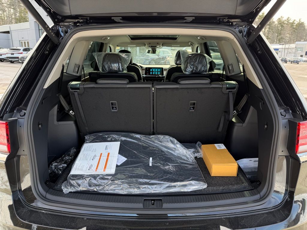 New 2026 Black Volkswagen 2.0T SE w/Technology image 12