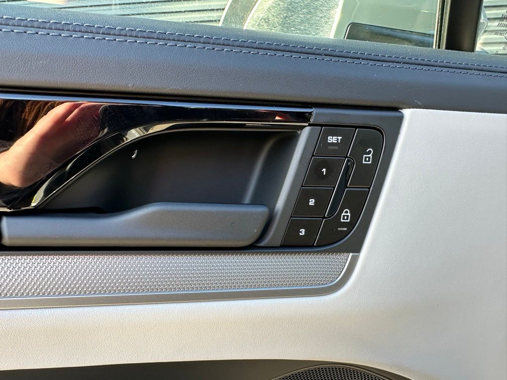 Thumbnail: 2026 Porsche Cayenne - 19