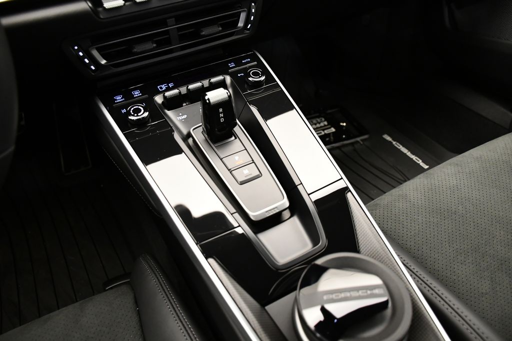 Thumbnail: 2025 Porsche 911 - 29