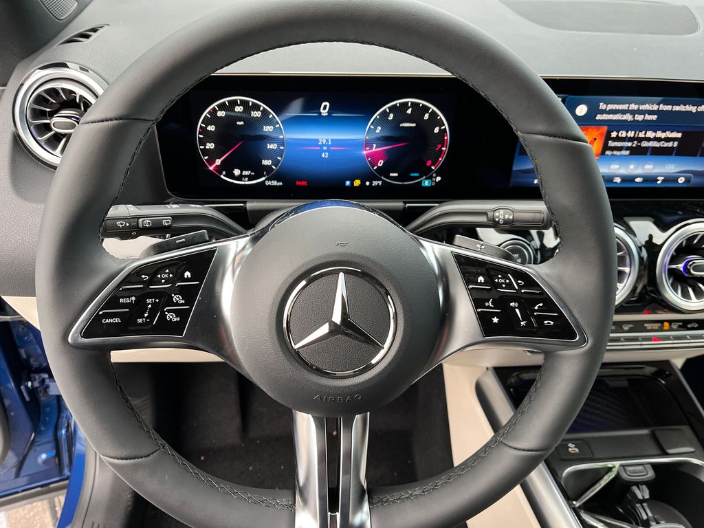 2025 Mercedes-Benz GLA 250 4MATIC 8