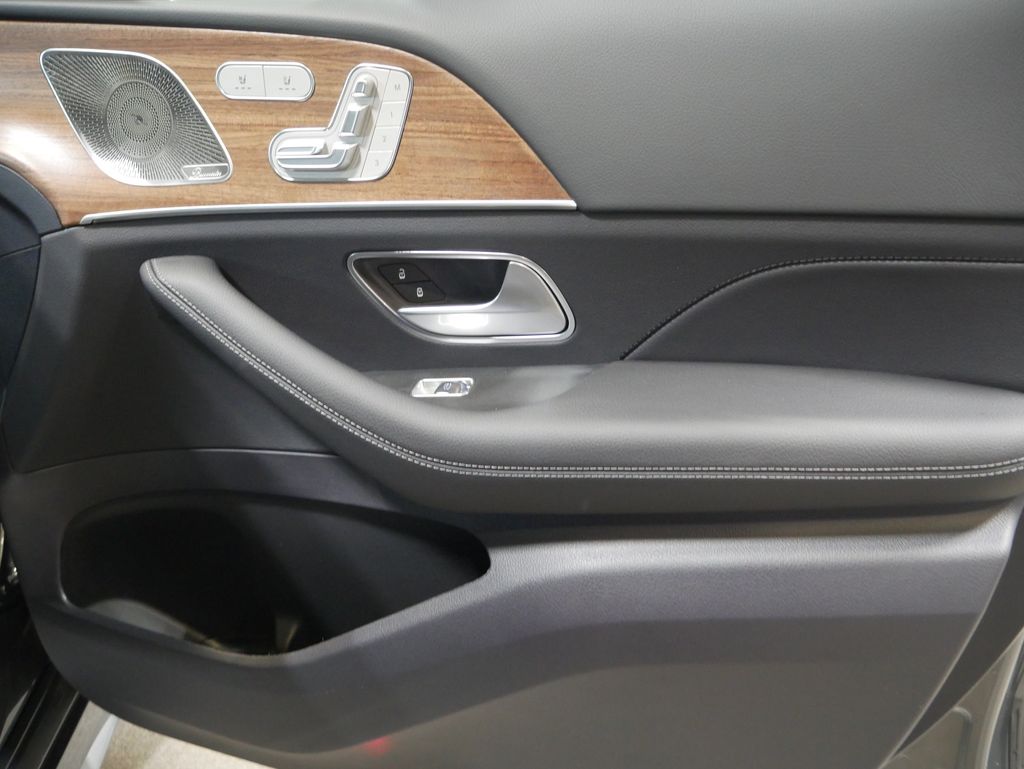 Thumbnail: 2026 Mercedes-Benz GLE - 27