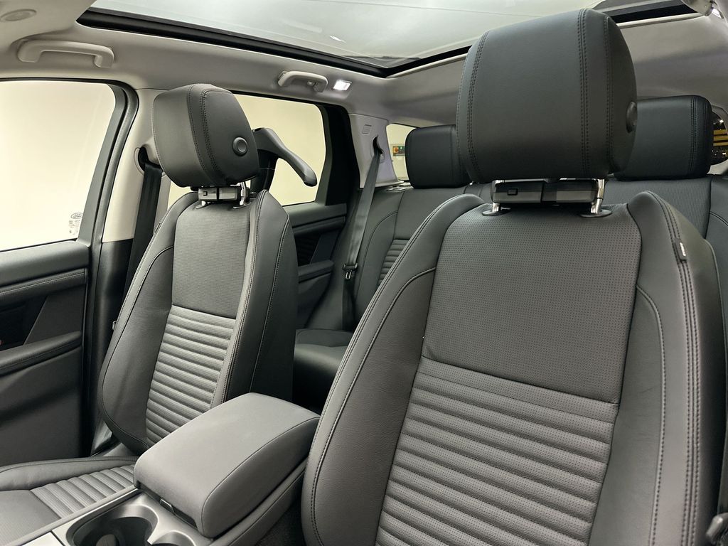 Thumbnail: 2025 Land Rover Discovery Sport - 10