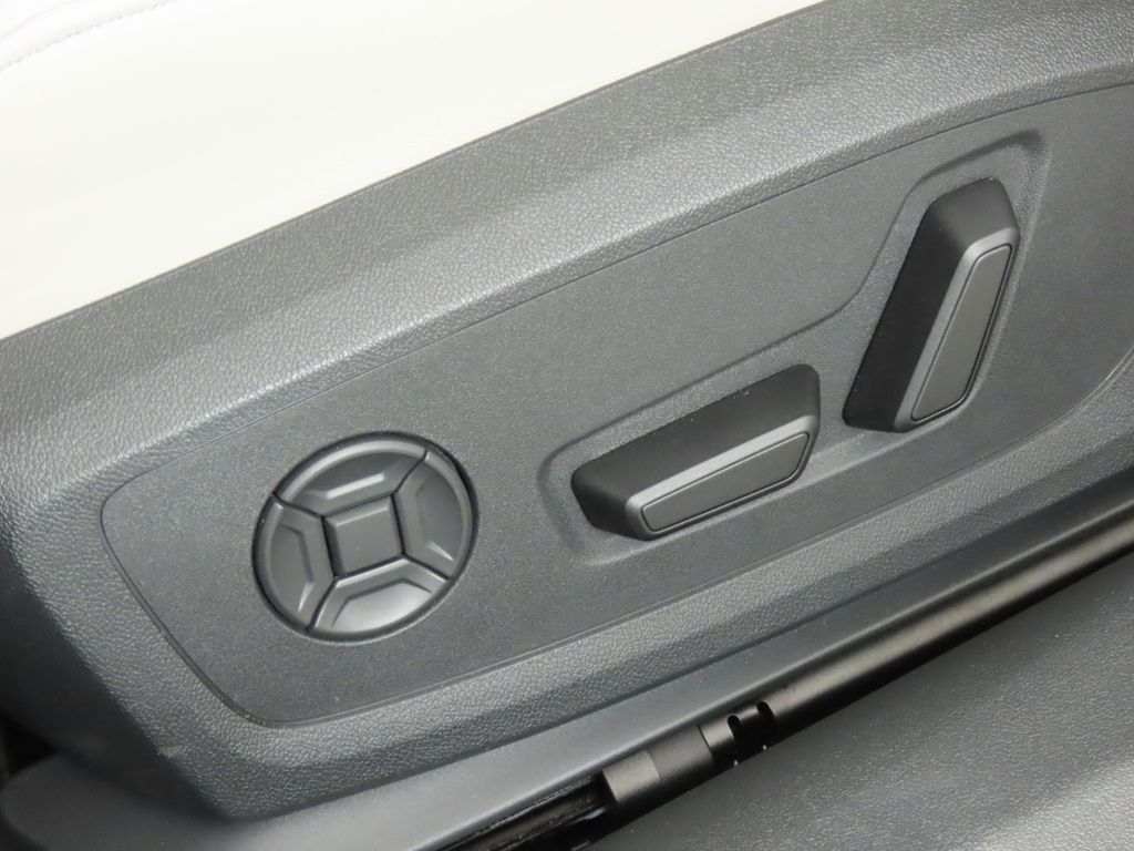 Thumbnail: 2026 Audi A6 - 32