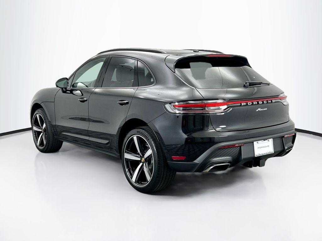 Thumbnail: 2026 Porsche Macan - 3