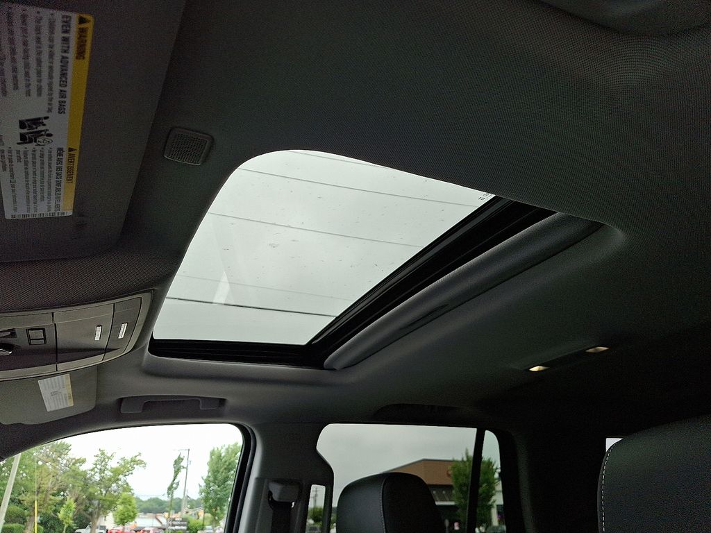 Thumbnail: 2019 Chevrolet Tahoe - 16