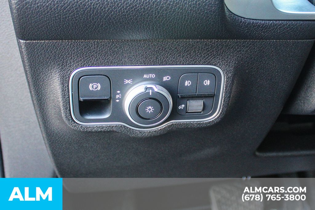 Used 2024 Black Mercedes-Benz GLB 250 image 31