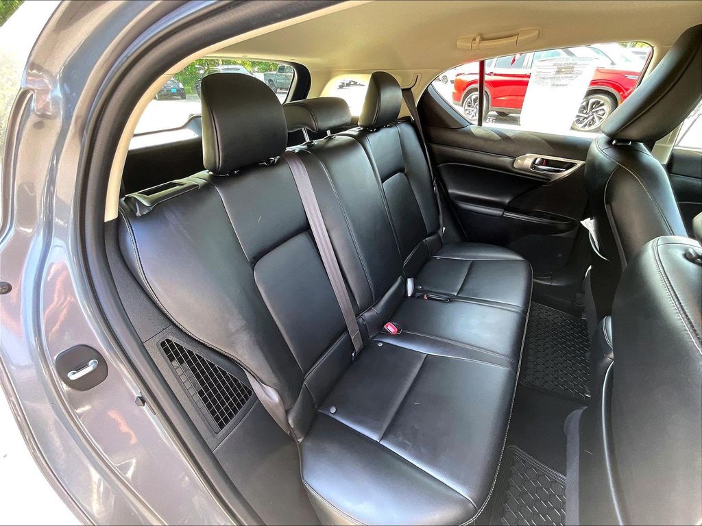 2016 Lexus CT — photo 18