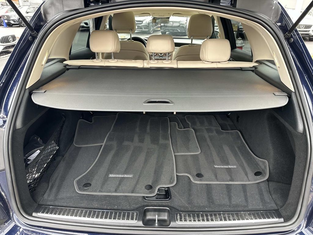 Thumbnail: 2022 Mercedes-Benz GLC - 25