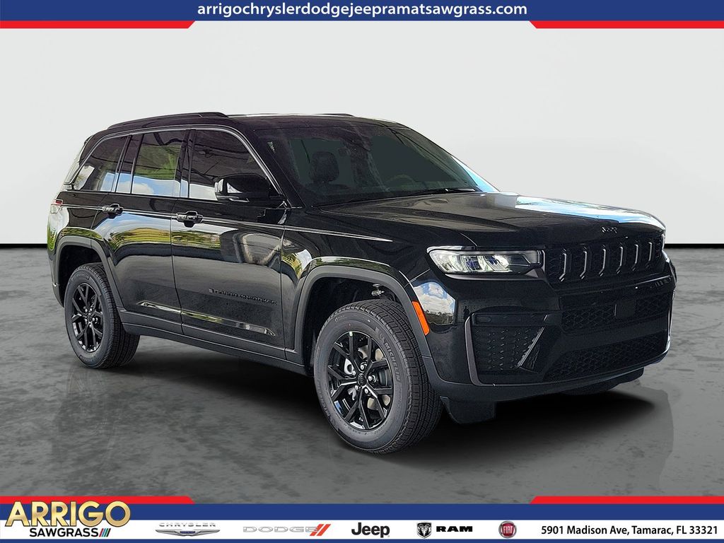 2026 Jeep Grand Cherokee Laredo Altitude