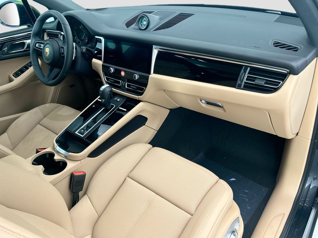 Thumbnail: 2026 Porsche Macan - 19
