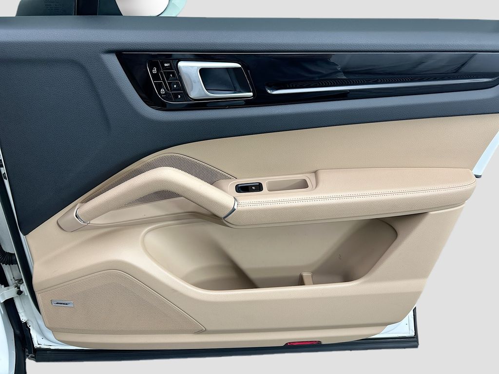 Thumbnail: 2020 Porsche Cayenne - 26