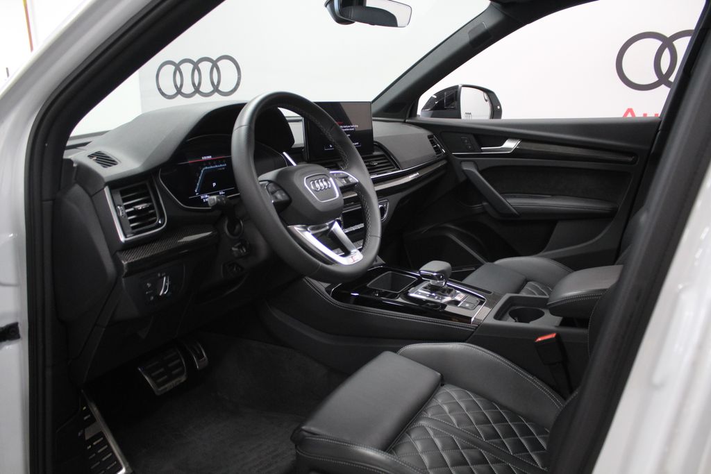 Thumbnail: 2024 Audi SQ5 - 11