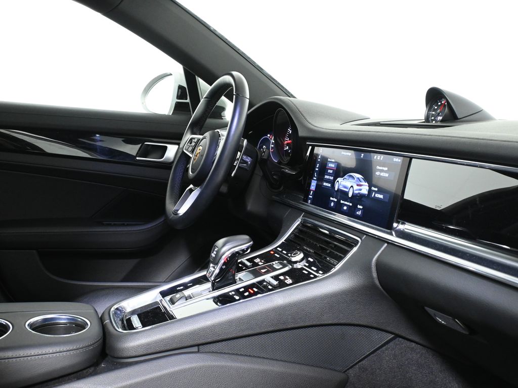 Thumbnail: 2020 Porsche Panamera - 10