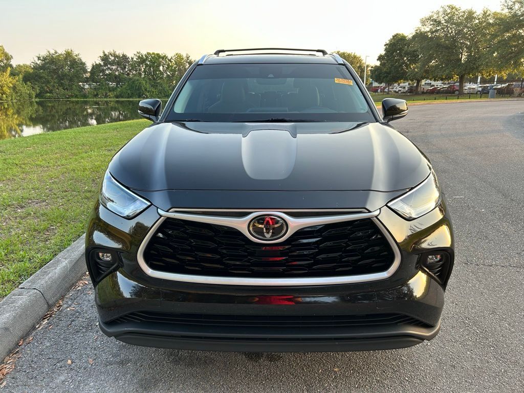 2021 Toyota Highlander XLE 8