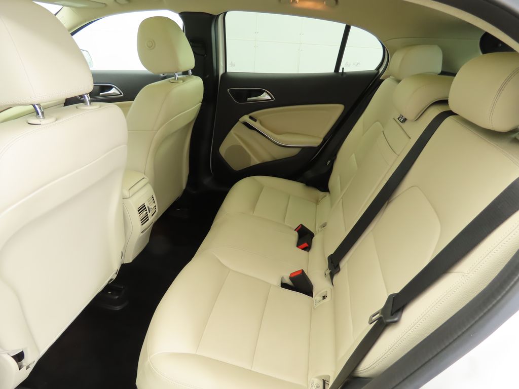 Thumbnail: 2018 Mercedes-Benz GLA - 19