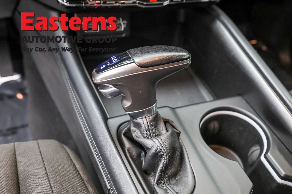 Used 2023 White Dodge SXT image 13