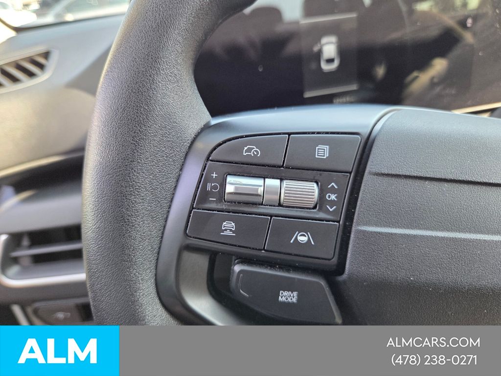 Used 2025 White Kia LXS image 22