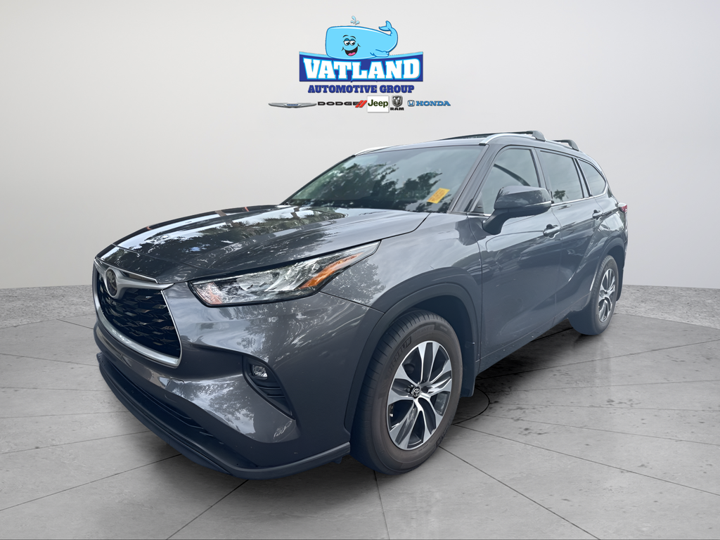 Magnetic Gray Metallic 2020 Toyota Highlander XLE FWD SUV / Crossover Front-Wheel Drive 8-Speed Automatic