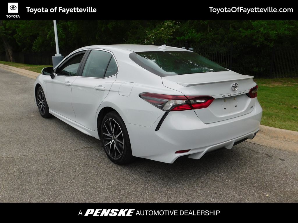 2023 Toyota Camry SE 3