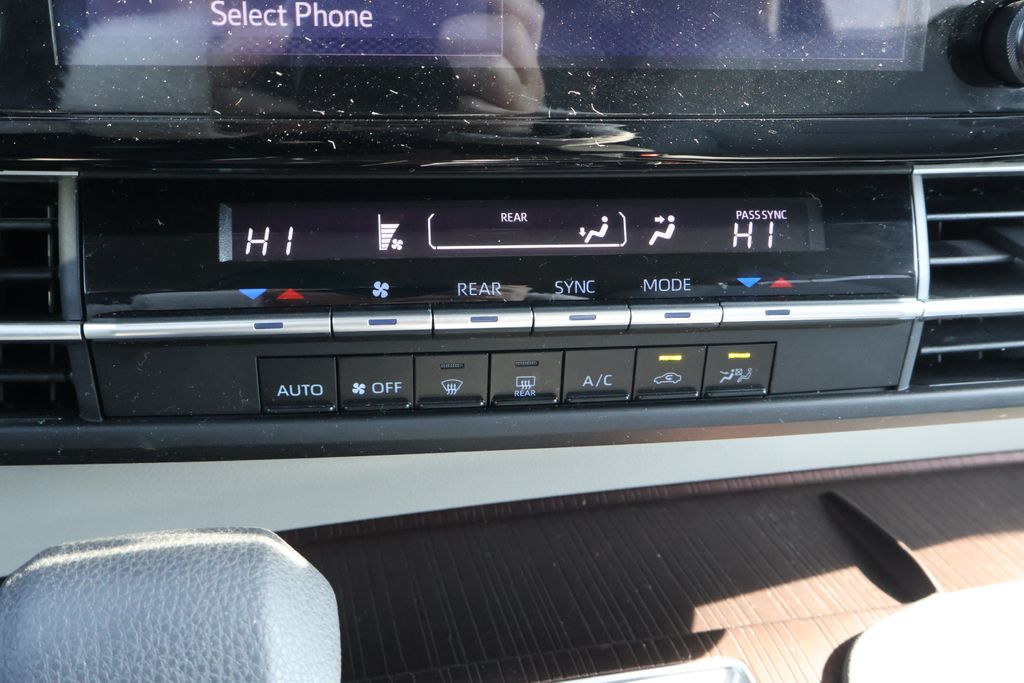 Thumbnail: 2024 Toyota Sienna - 23