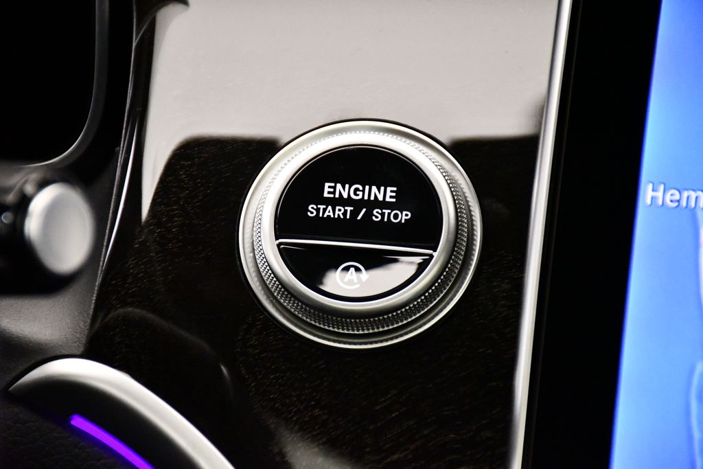 Thumbnail: 2025 Mercedes-Benz GLC - 28