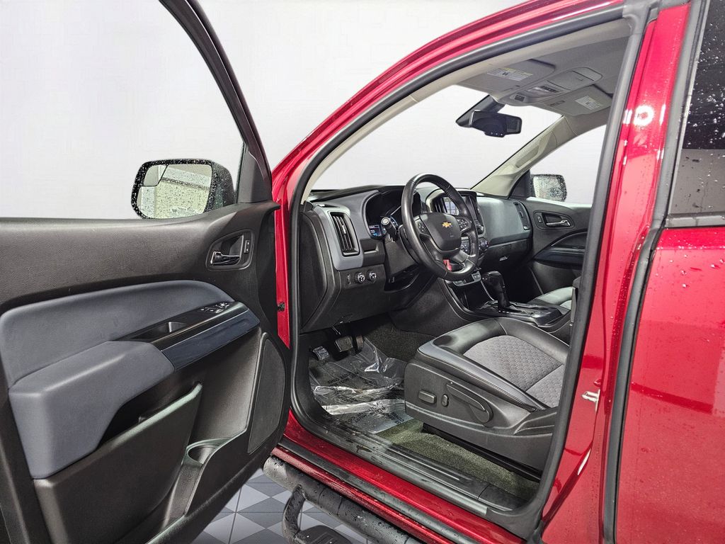 Used 2018 Red Chevrolet Z71 image 20