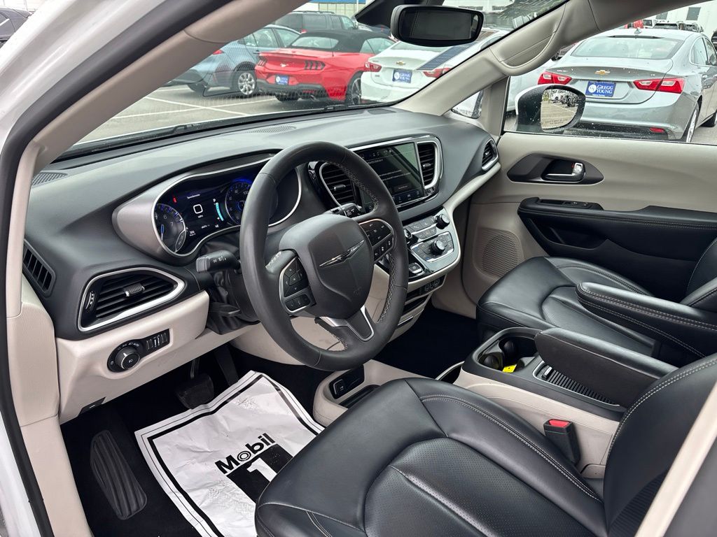 Used 2023 Chrysler Pacifica Van