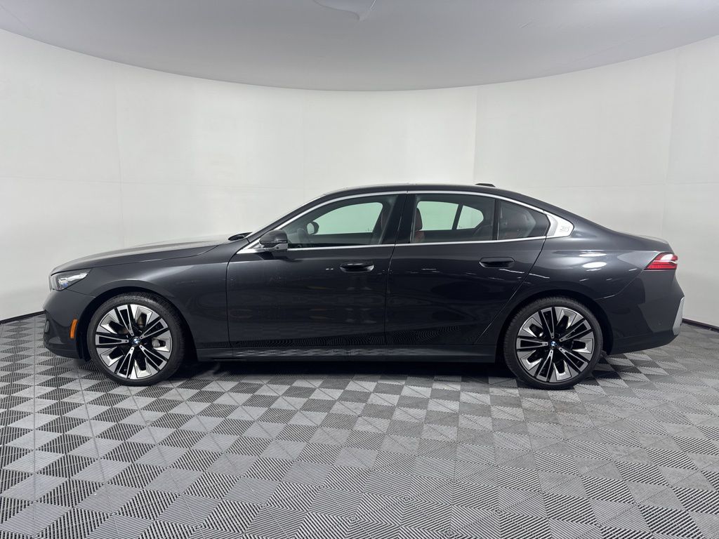 Thumbnail: 2025 BMW 5 Series - 8